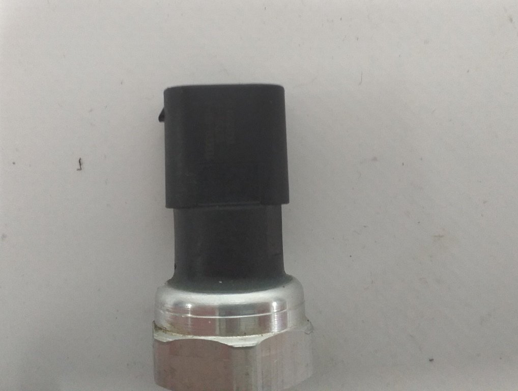 11 Tesla model 3 air conditioning pressure and temperature sensor 1108608-00-A
